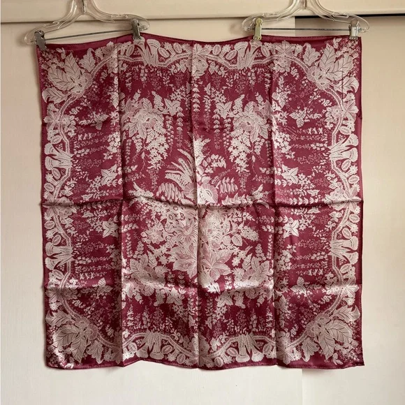 Smithsonian “Wisteria Lace” Silk Scarf NWT - Picture 9 of 9